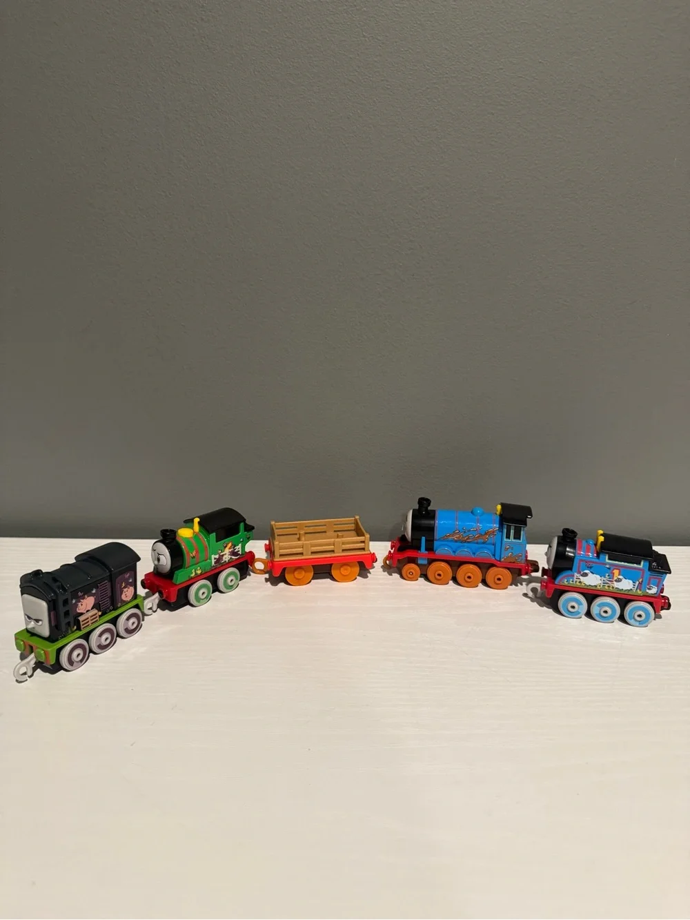 Thomas & Friends Mini Engine Set with Blue, Green, Black, Red, Brown Pieces